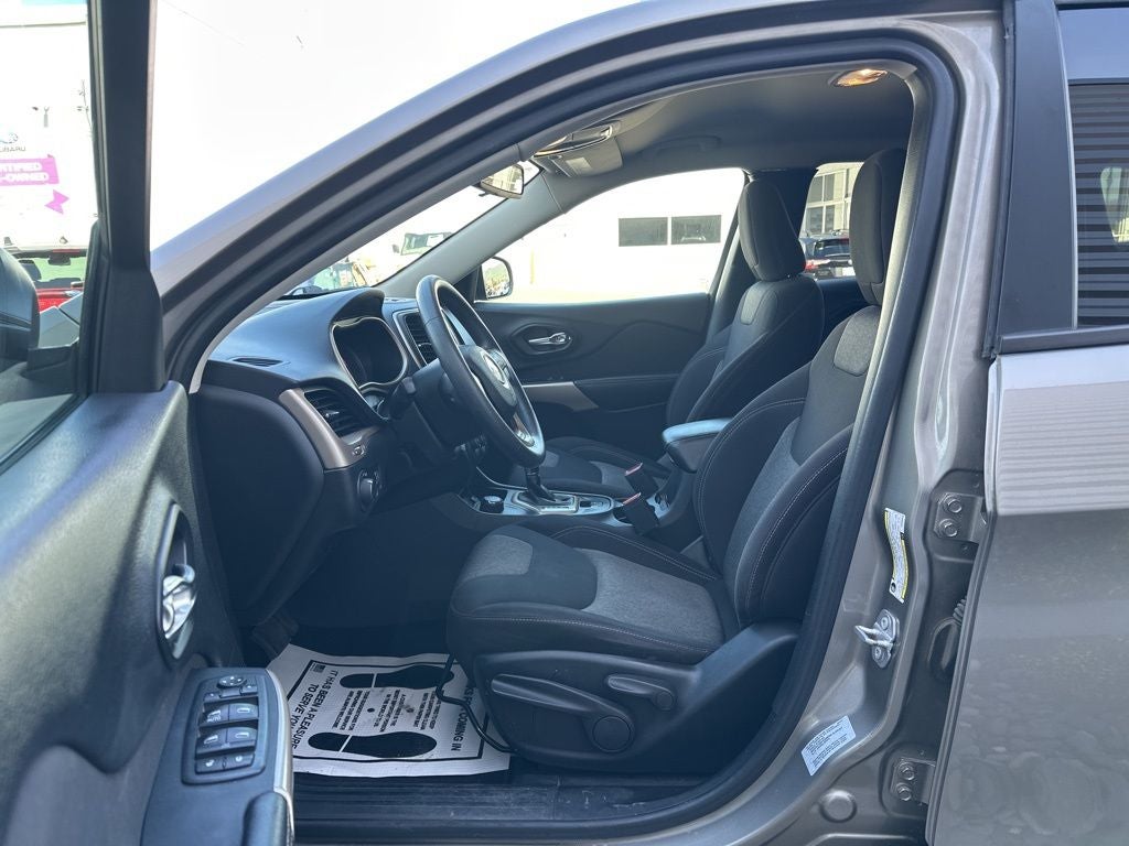 2017 Jeep Cherokee Sport