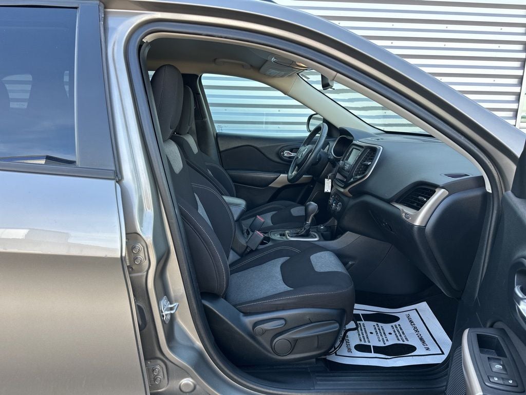 2017 Jeep Cherokee Sport