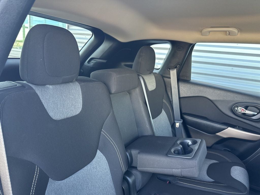 2017 Jeep Cherokee Sport