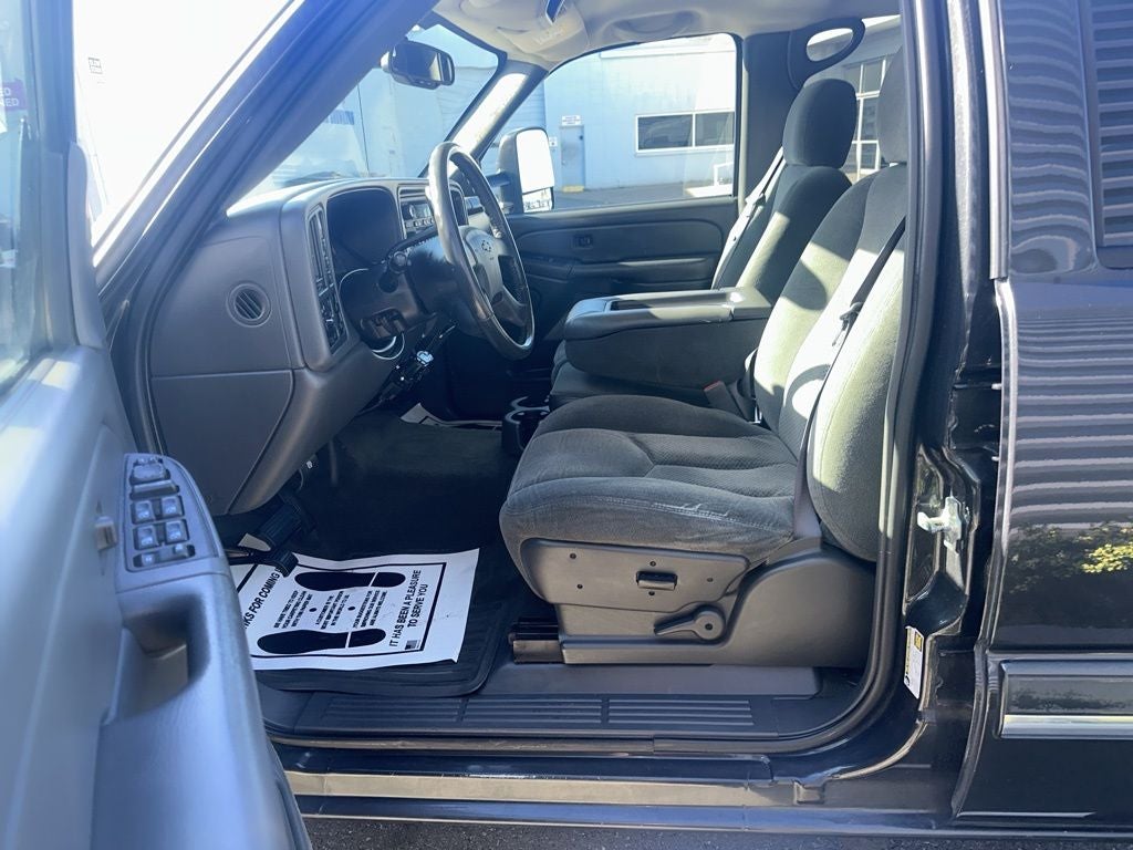 2004 Chevrolet Silverado 2500HD LS