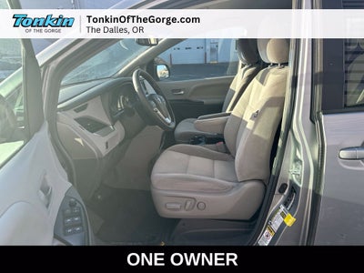 2016 Toyota Sienna LE 8 Passenger