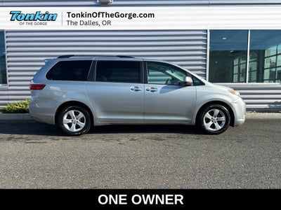 2016 Toyota Sienna LE 8 Passenger