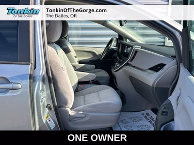 2016 Toyota Sienna LE 8 Passenger