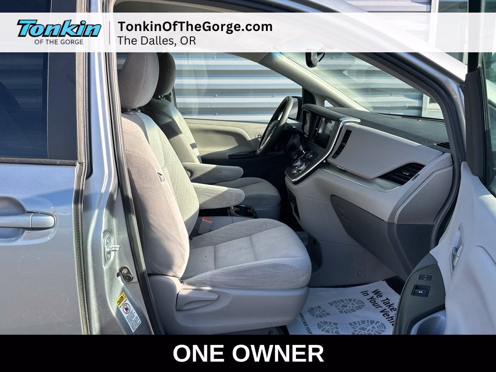 2016 Toyota Sienna LE 8 Passenger