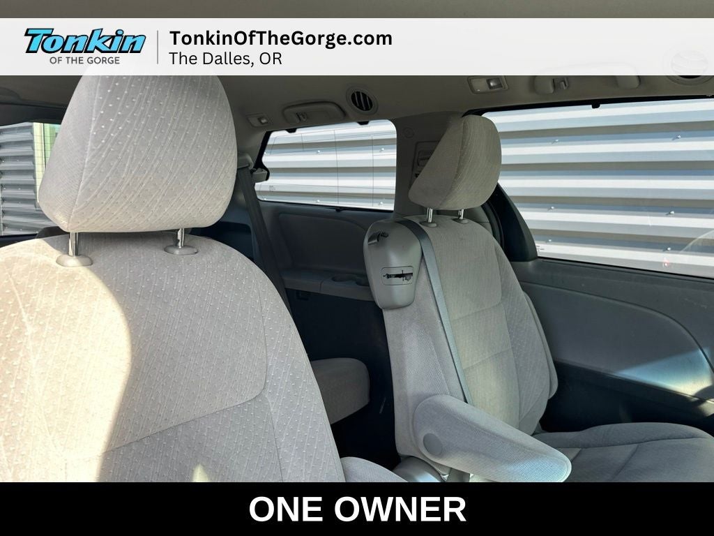 2016 Toyota Sienna LE 8 Passenger