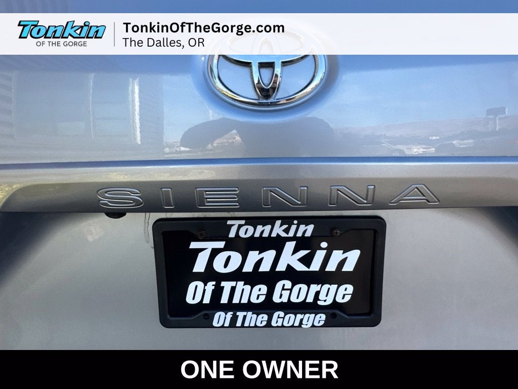 2016 Toyota Sienna LE 8 Passenger