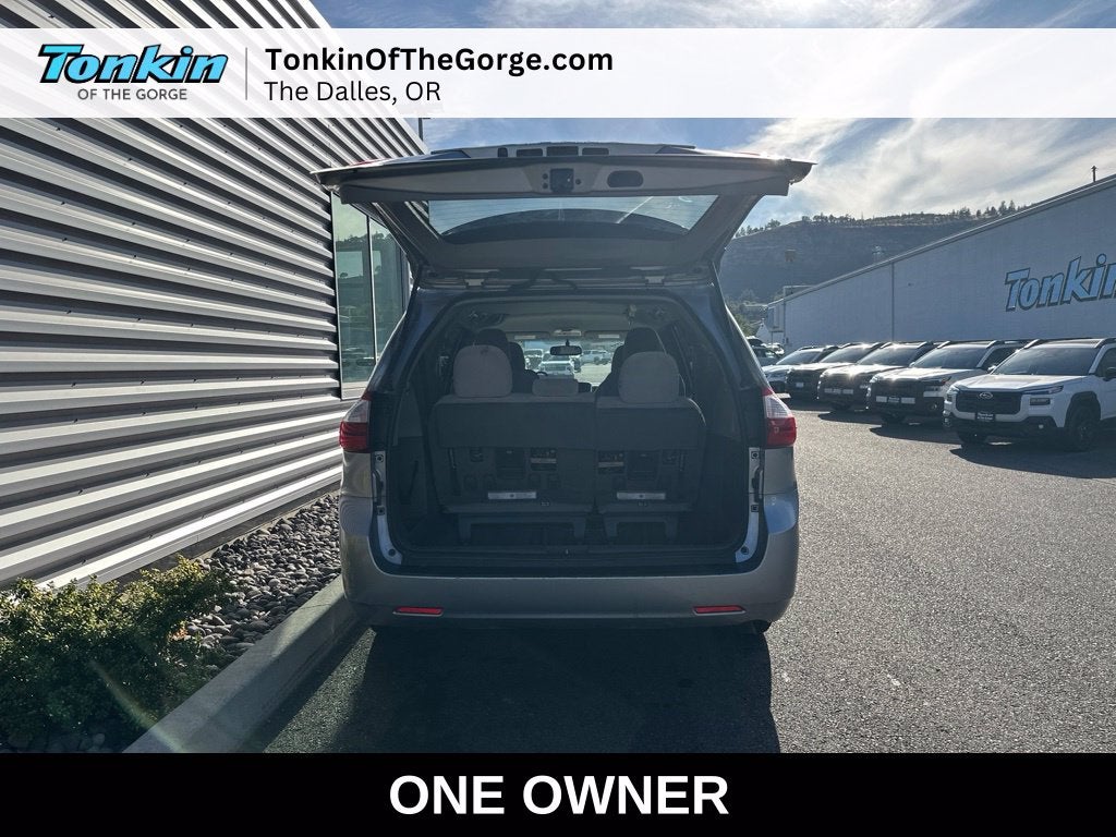 2016 Toyota Sienna LE 8 Passenger