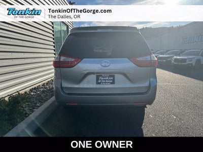 2016 Toyota Sienna LE 8 Passenger