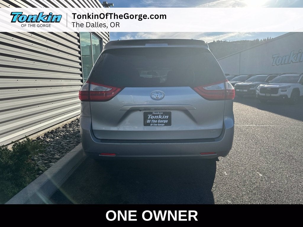 2016 Toyota Sienna LE 8 Passenger