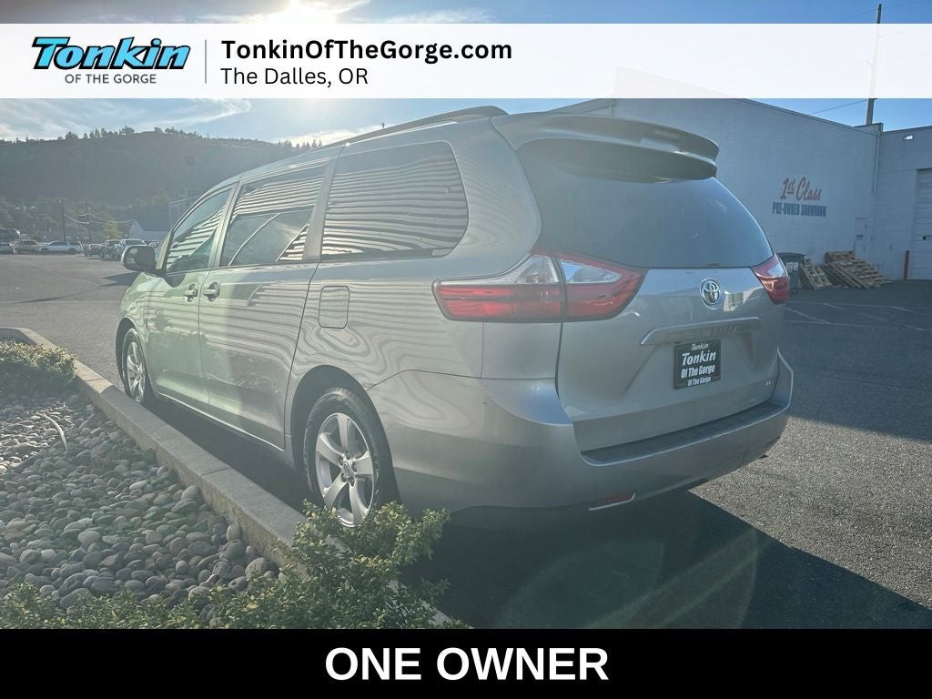 2016 Toyota Sienna LE 8 Passenger